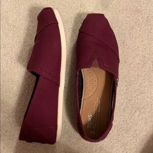Maroon Toms Size 8